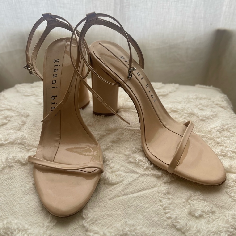 Gianni Bini nude strappy heel 7